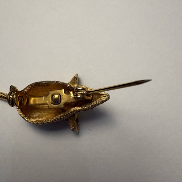 Vintage 70s Children’s Gold Mouse Pin w/ Red Eyes and Long Tail Costume Jewelry - Picture 11 of 12